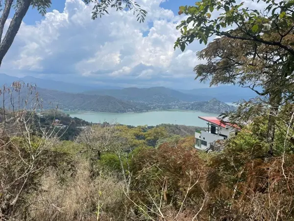 Terreno Exclusivo en Venta en El Santuario | Naturaleza y Vistas al Lago