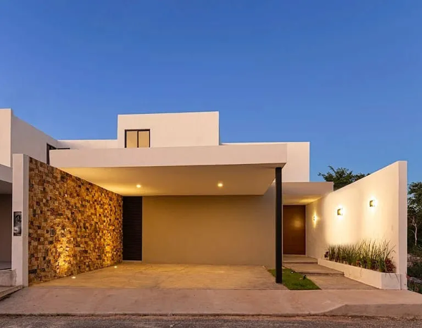 RESIDENCIA CON ALBERCA Y PANELES SOLARES