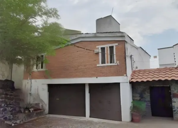 Casa en Venta en Pedregal de las Fuentes, Jiutepec – Espaciosa con Jardín y Seguridad