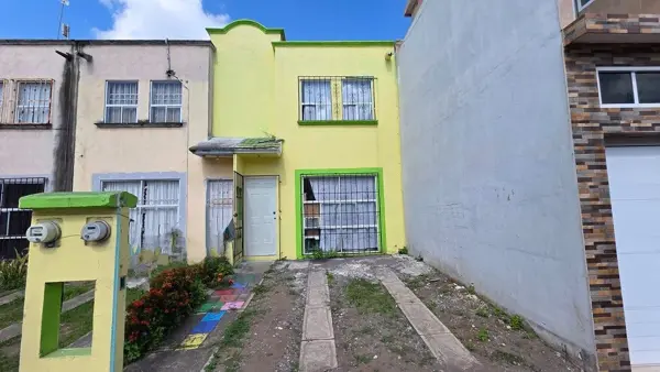 VENDO CASA CON RECAMARA EN PLANTA BAJA EN LA ZONA DEL AEROPUERTO