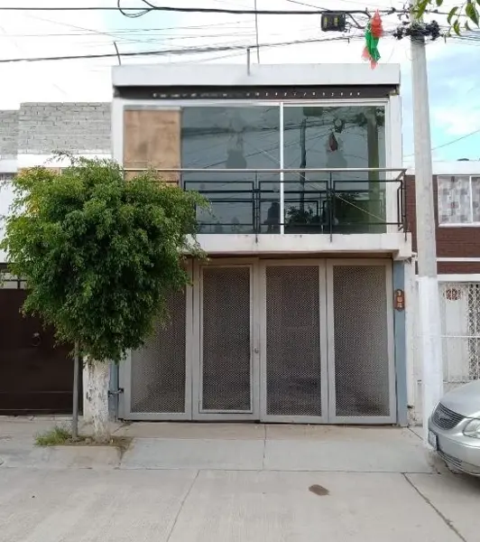 Casa en Remate Judicial con 2 Recámaras y Acceso Equipado en León, Guanajuato  MM8011