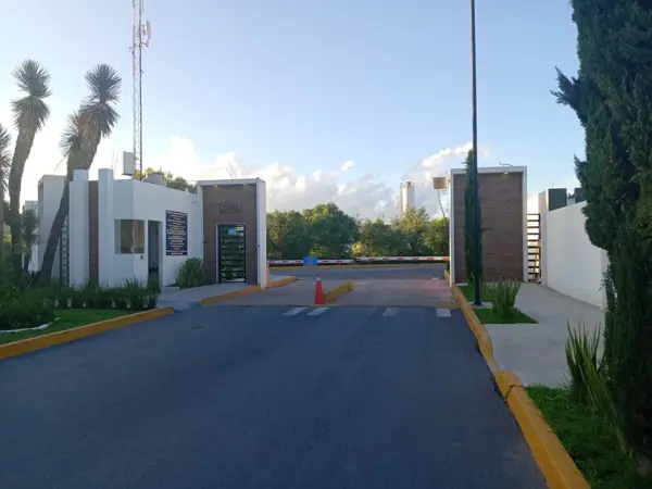 Casa en Remate con Accesibilidad y Balcón en Paseos de Chavarría, Mineral de la Reforma MM8011