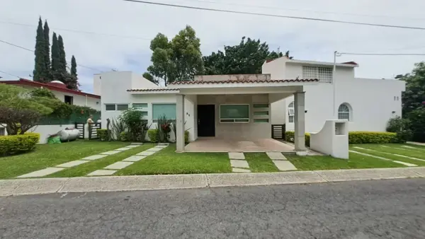 UNA PLANTA, SIN MUEBLES, TRES RECÁMARAS, CLUSTER.