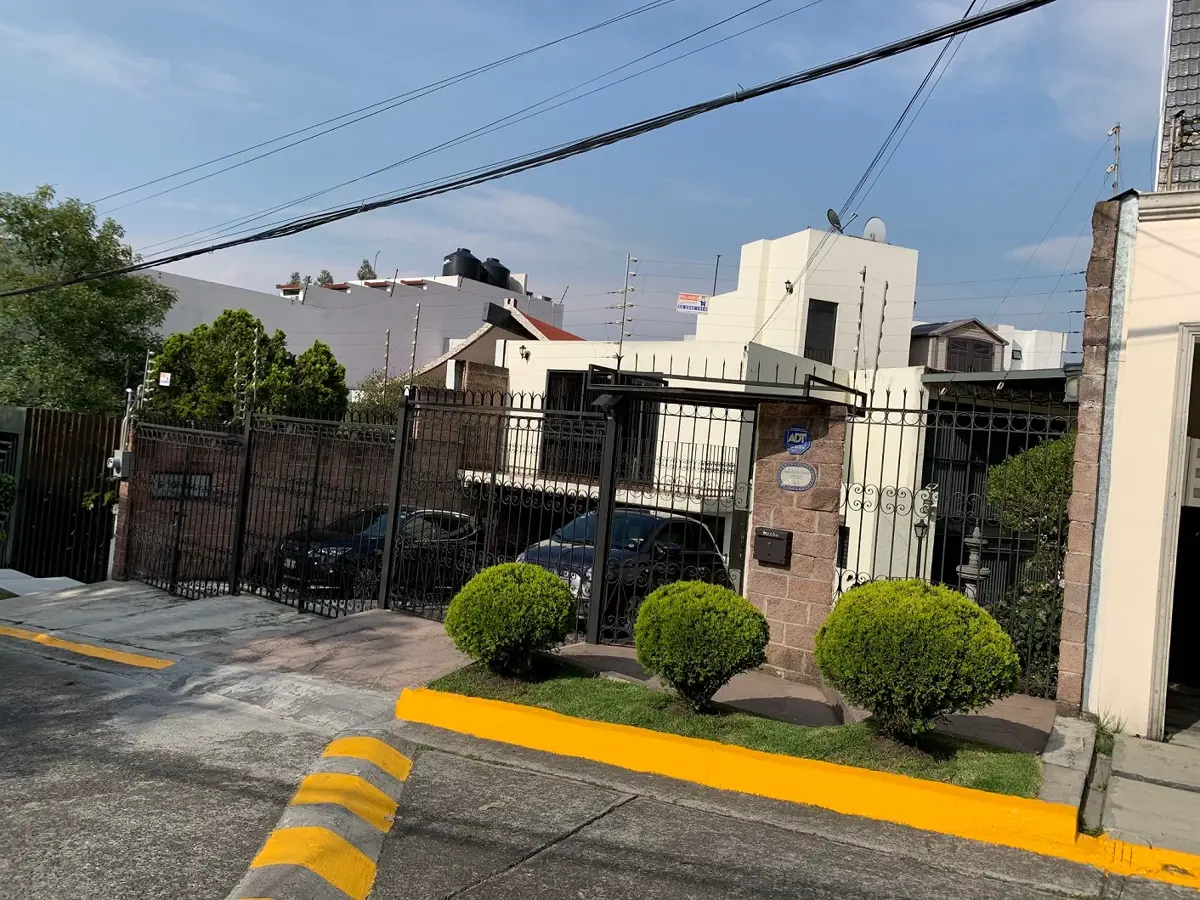 Casa en venta en Lomas de Tecamachalco Sección Bosques I y II, Huixquilucan — foto 1 de 24