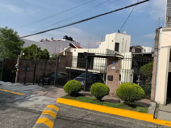 Tecamachalco, Venta de Preciosa Casita con Gran Jardín.