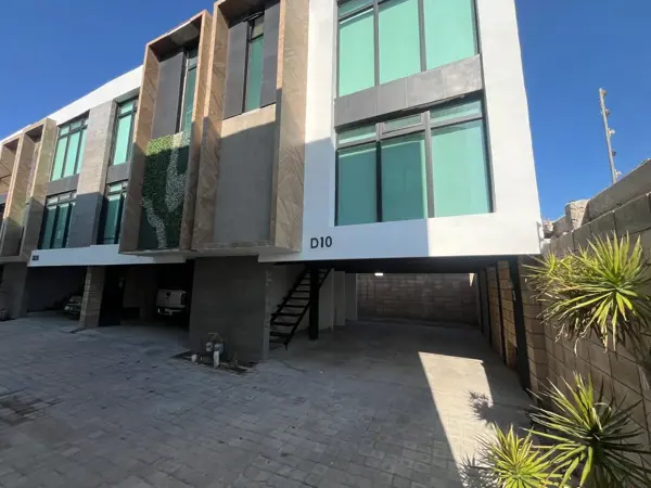 SE RENTA TOWNHOUSE EN FRACC ALEBRIJES EN EXCELENTES CONDICIONES