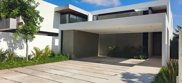 Casa dentro de la privada con club de golf, merida