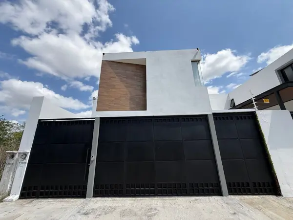 Casa en venta en Chichi Suarez, Mérida — foto 2 de 37
