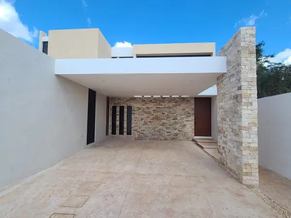 Casa en venta en Temozón Norte, Mérida | 4 recámaras, piscina, cochera 4 autos