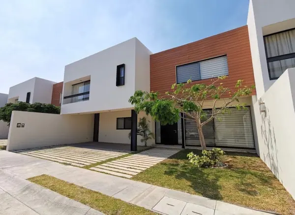 Casa en venta en Fracc La Loma con alberca privada en Tuxtla Gutz Casa en venta en Fracc La Loma con alberca privada en Tuxtla Gutz