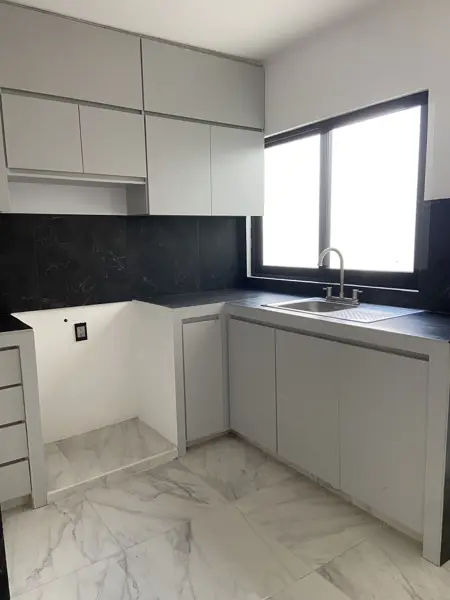 Se vende casa en ampliación Pomarrosa al Norte Poniente de la Ciudad!!
