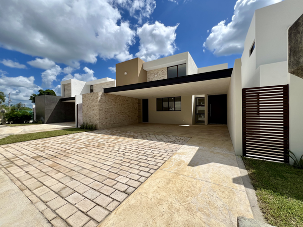 Venta de casa 4 rec con alberca en Parque Natura Cholul | amplia y nueva