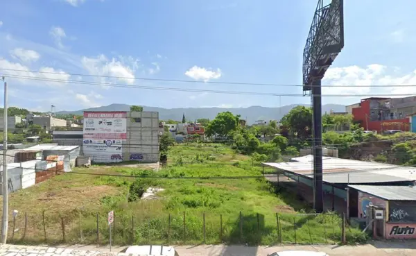 Atención Inversionistas!! Se vende terreno con uso de suelo comercial.