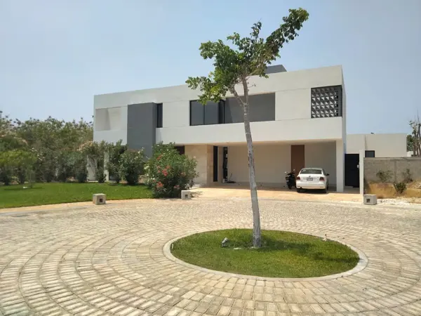 Venta de Casa en Soluna Temozón Norte | 6 recámaras, alberca y paneles