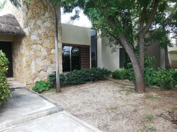 Venta de Residencia en Dzityá | 1 planta, esquina, alberca y paneles solares