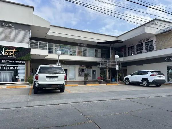 Se renta local comercial dentro de plaza corelia en segunda planta.