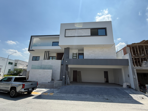 Casa en Venta Sierra Alta Zona Carretera Nacional Monterrey