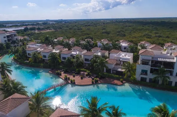 Villa de lujo en venta, dentro de campo de golf Yucatan Country Club