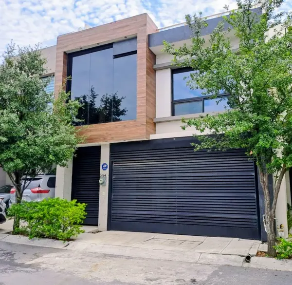 ELGANTE CASA EN RENTA ALCATRACES RESIDENCIAL