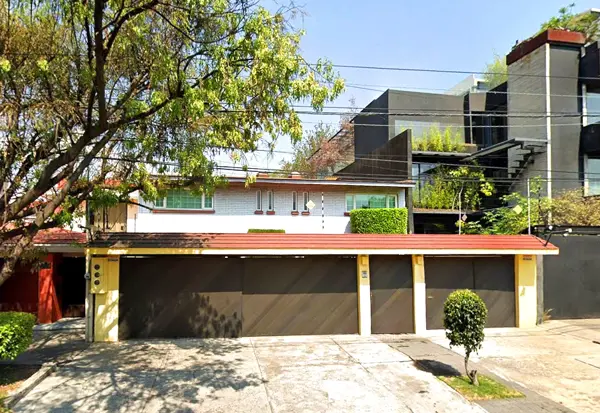 Casa en Remate con Amplios Espacios en Tecamachalco, Naucalpan de Juárez