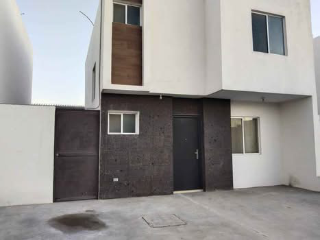 Se renta casa en lomas del valle 2 para empresa o familia