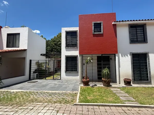 Renta casa amueblada en pequeño condominio. San Andrés Cholula. Zona Arqueológica