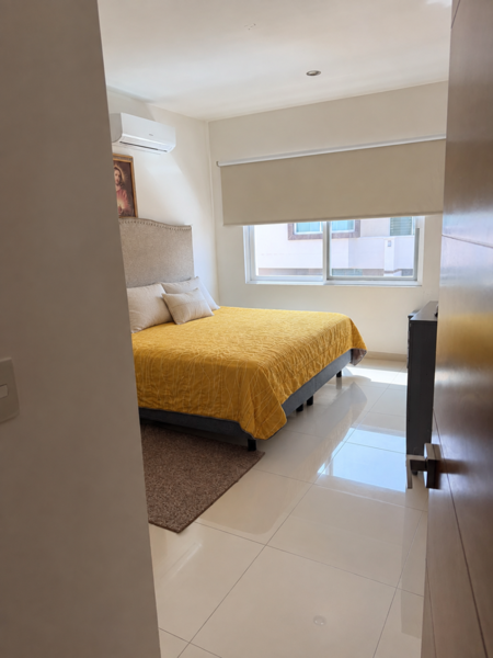 CASA AMPLIA AMUEBLADA EN TRENTO RESIDENCIAL, IRAPUATO