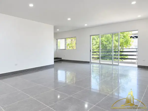 Oficina Nueva y Moderna EN RENTA | Frente a Área Verde | Listo para Estrenar
