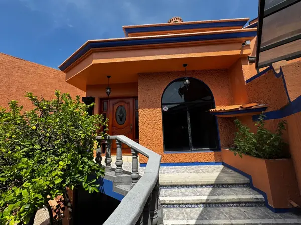 Casa en venta en Colinas del Cimatario| 3 recámaras + Loft + y Paneles Solares. — foto 1 de 23