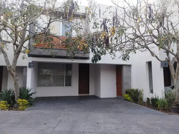 CIUDAD GRANJA VENTA DE CASA EN COTO C/ SEGURIDAD 
2 RECAMARAS CON BANO COMPLETO Y VESTIDOR CADA UNA