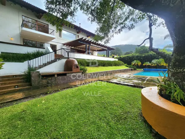 Residencia Autosustentable en Venta | Alberca, Jardín y Vista al Lago