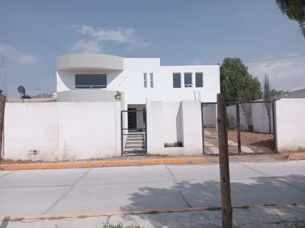 Casa en remate en Epazoyucan, Hidalgo con amplio terreno y 4 recámaras MM8011