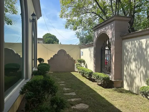 Casa en renta con amplios espacios