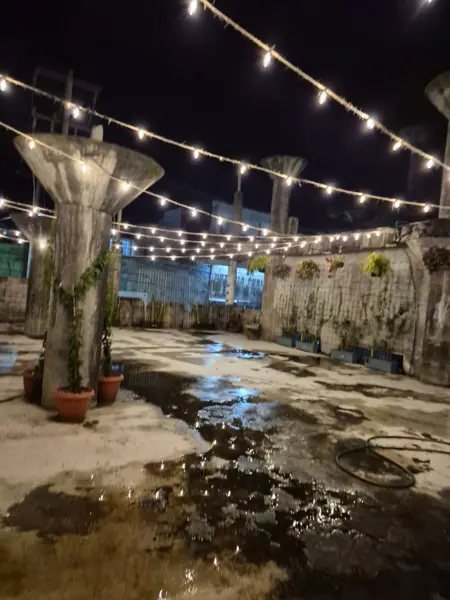Patio terraza ideal para cafetería restaurante o eventos.