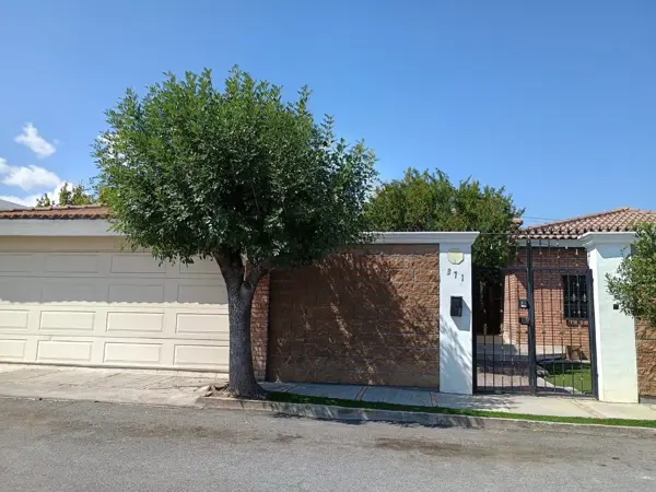 AMPLIA CASA DE UNA PLANTA EN RENTA