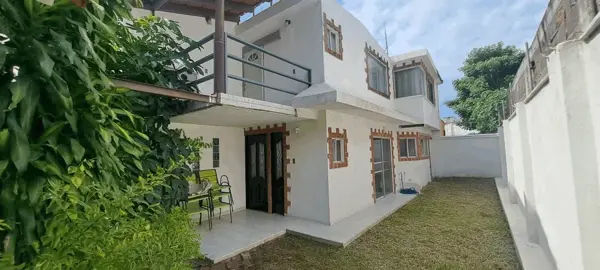 EXCELENTE CASA EN FRACCIONAMIENTO CERRADO CON VIGILANCIA EN LOMAS DE JIUTEPEC.
