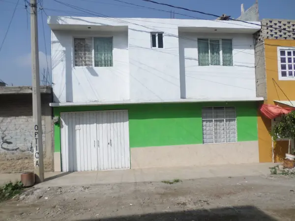 Casa en Venta en Valle de los Reyes, La Paz - 4 Recámaras y Patio Privado