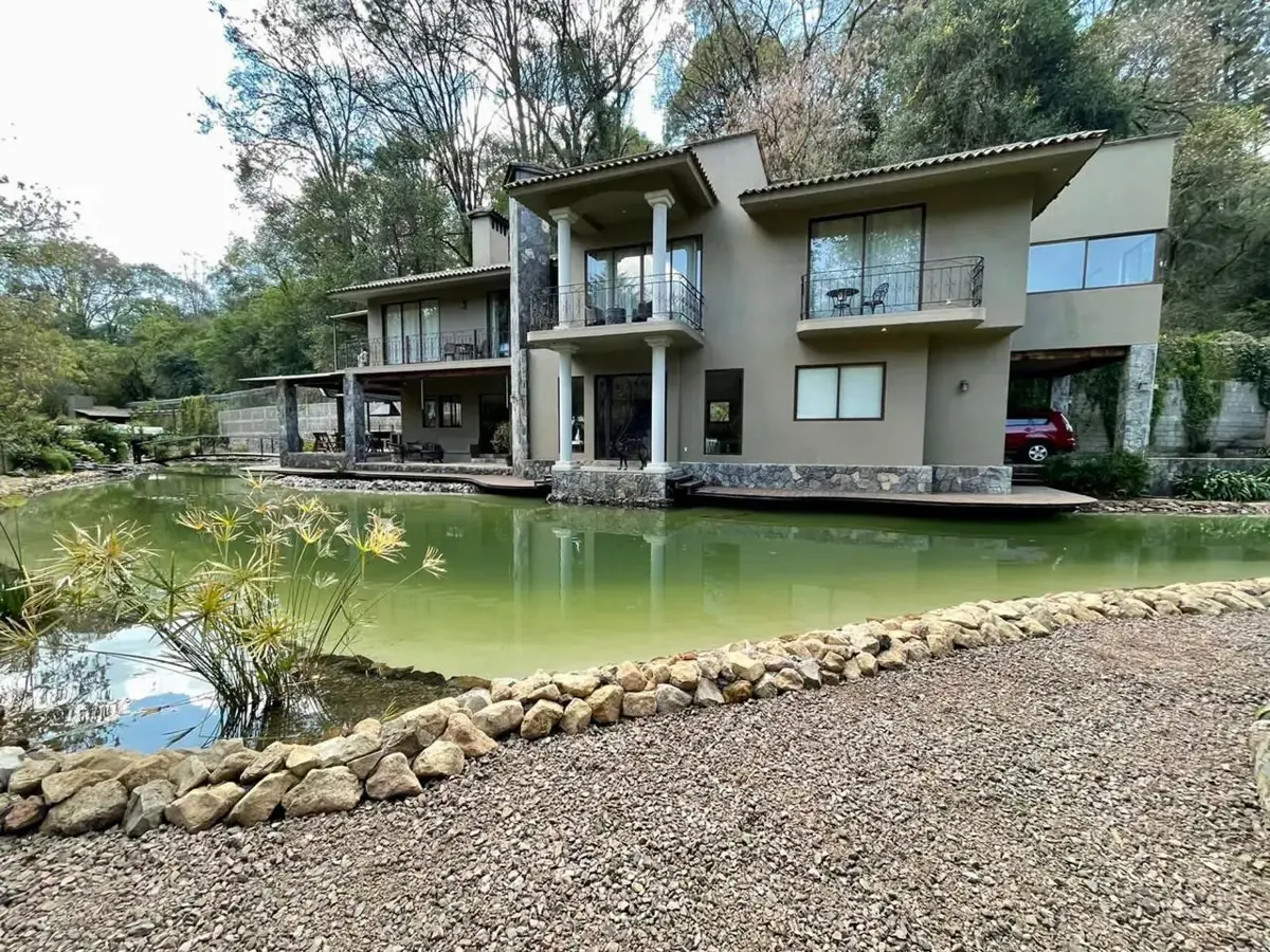 Casa en renta en Cerro Colorado, Valle de Bravo — foto 1 de 36