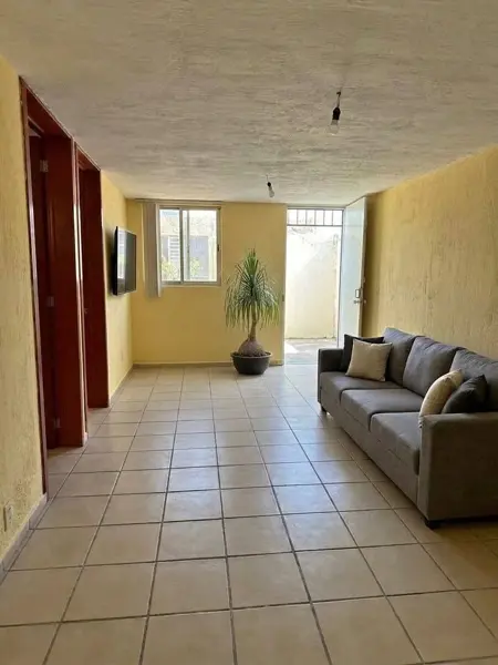 CASA EN MOCTEZUMA ZAPOPAN FRENTE AL TIANGUIS DEL SOL