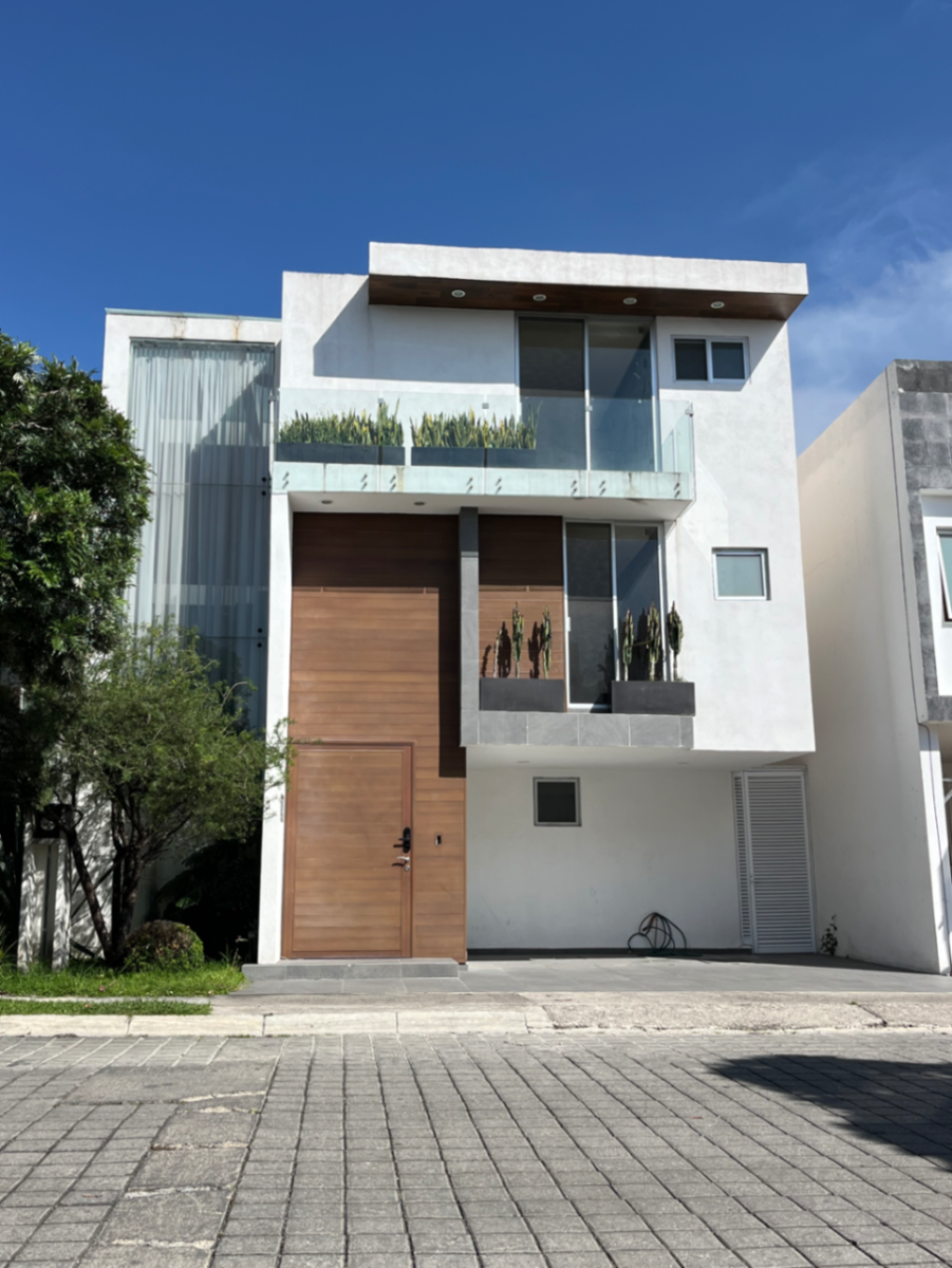 Casa en venta en Lomas de Angelópolis II, San Andrés Cholula — foto 1 de 73