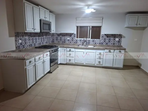 Casa en venta en Las Lomas, García — foto 2 de 13