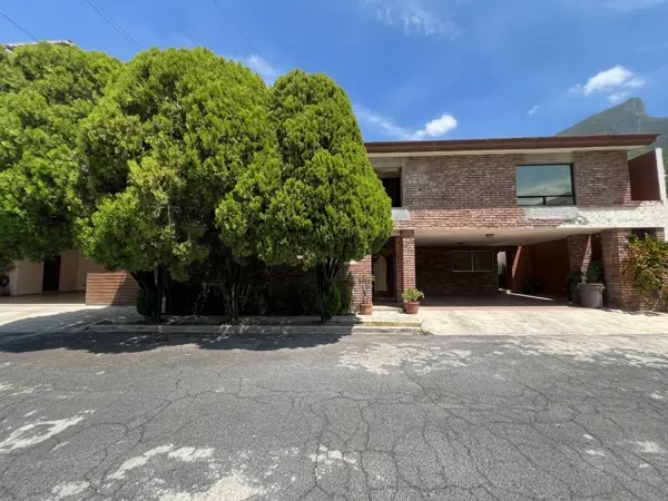 CASA EN VENTA CONTRY LA SILLA ZONA GUADALUPE