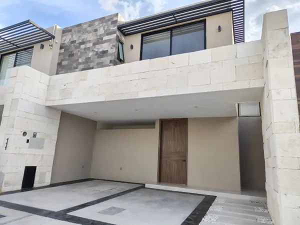 CASA EN RENTA EN LOMA ALTA RESIDENCIAL