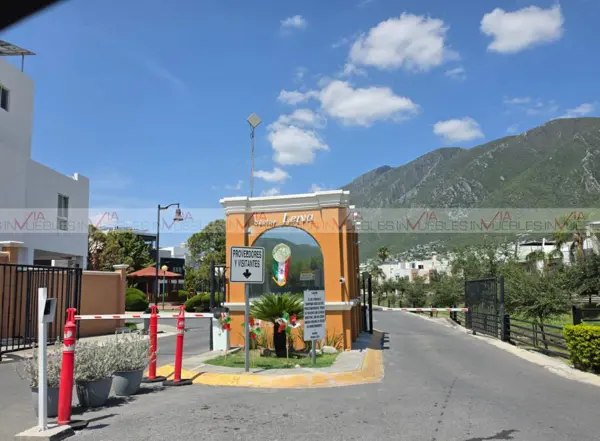 Casa en venta en La Rioja Privada Residencial, Monterrey — foto 2 de 12