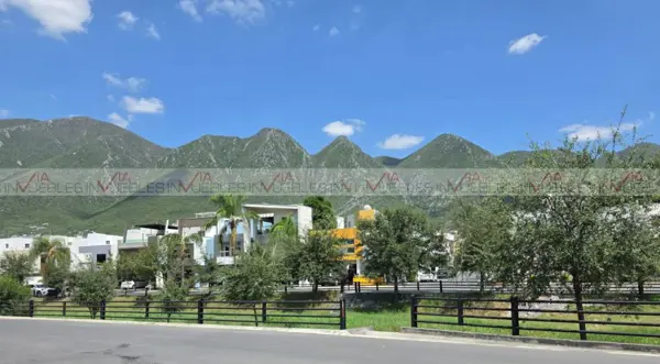 Casa en venta en La Rioja Privada Residencial, Monterrey — foto 3 de 12