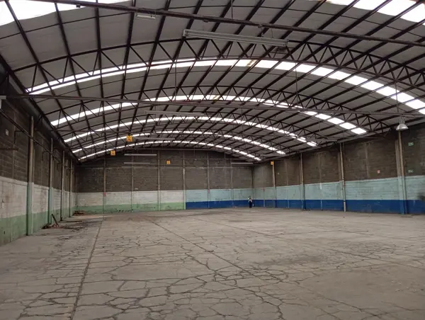 se renta bodega en Parque Industrial Cuamatla en Cuautitlán Izcalli con oficinas, entrada Trailer