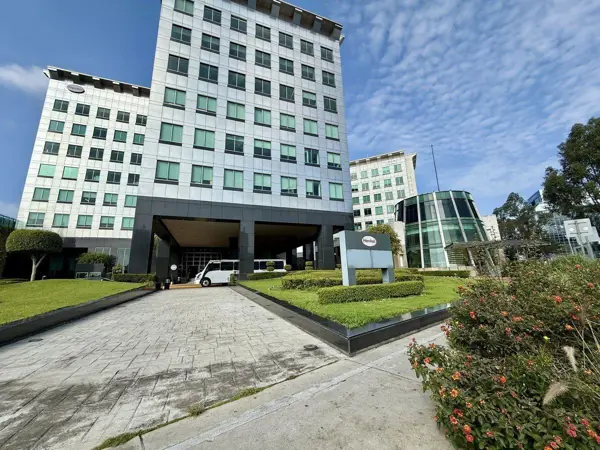 Oficina Renta Bosque de las Palmas 2110 m2 Piso 6