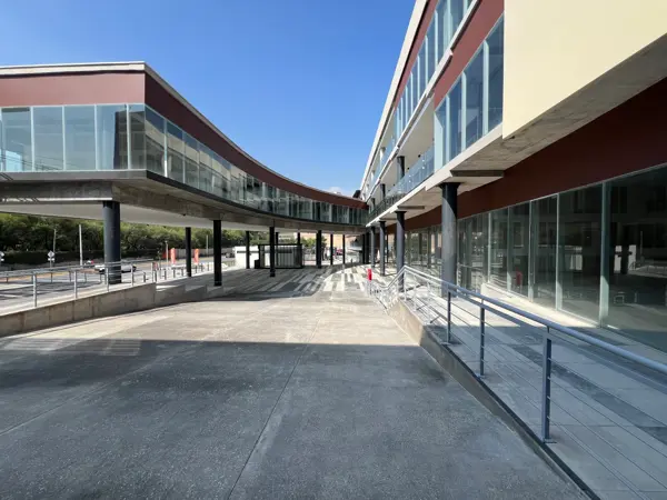 Oficinas en Venta en la Rioja Zona Carretera Nacional Monterrey — foto 1 de 10