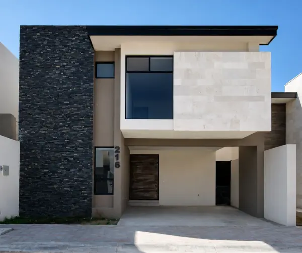 CASA EN RENTA EN FRACC. PRIVANZAS ACACIA AL NORTE DE SALTILLO, COAH.