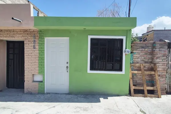 Cuartos independientes con baño completo en Centenario